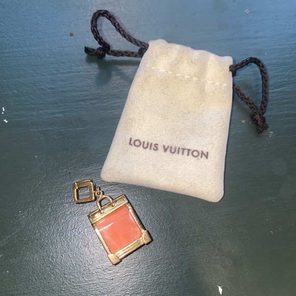 Authentic Louis Vuitton Yellow Gold Charm - Picture 4 of 8